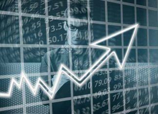 El Gobierno subirá el salario mínimo en 2018 y 2020